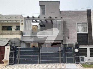 10 Marla House For Rent in Bahria Town Lahore Bahria Town