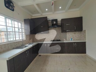 8 Marla Slightly Used Upper Portion For Rent DHA Phase 3