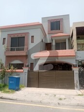 FACING PARK 5 MARLA HOUSE FOR RENT ON PRIME LOCATION OF THE BLOCK Bahria Orchard