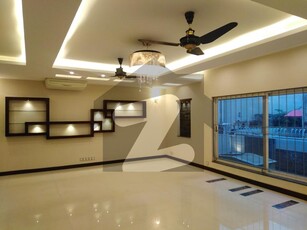 1 KANAL BEAUTIFUL BUNGALOW IS AVAILABLE FOR RENT IN THE BEST DHA PHASE 4 LAHORE DHA Phase 4