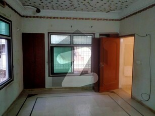 1ST FLOOR PORTION 4 BED DRAWING LOUNGE AVAILABLE FOR RENT Gulshan-e-Iqbal Block 13/D-3