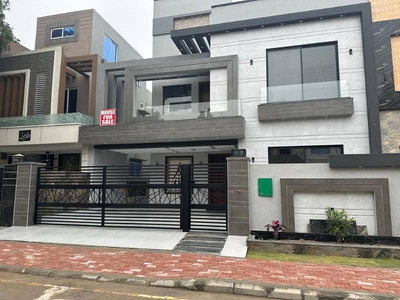 10 Marla House For Sale On Ideal Location Of Janiper Block ,Bahria Town Lahore