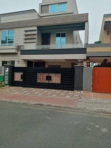 10 Marla Ideal House For Sale In Bahria Town Lahore Gas + Lda Approved