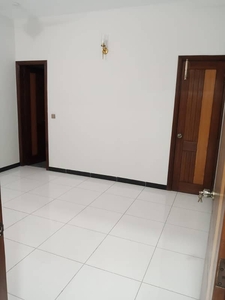 1200 SQ-FT, 5 ROOMS, 2ND FLOOR, WELL MAINTAINED BUILDING IQBAL COMPLEX, SECTOR 5K, NEAR GREEN LINE BUS STOP AND POWER HOUSE, 200FT ROAD,