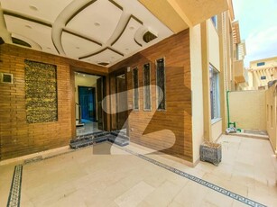 5 Marla Beautiful house available for rent in Bahria Town Phase 8 Bahria Town Phase 8