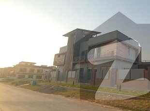 B17 Islamabad 1 kanal Ultra Modern Corner Sun Facing House On Main Double Road Direct Access is available for sale on very reasonable price MPCHS Multi Gardens