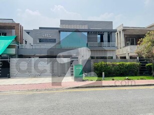 (Deal Of The Day )1 Kanal Ultra Luxury House Is Up For Sale In The Heart Of Bahria Town Lahore. Bahria Town Jasmine Block