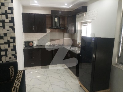 1 BED FULLY LUXURY AND FULLY FURNISH IDEAL LOCATION EXCELLENT FLAT FOR RENT IN BAHRIA TOWN LAHORE Bahria Town Sector C