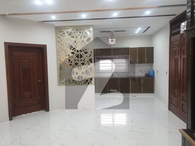 1 KANAL LUXURY UPPER PORTION AVAILABLE FOR RENT IN WAPDA TOWN Wapda Town