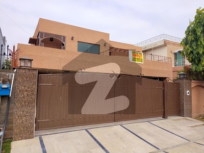 1 Kanal Well Maintained House For Sale At Prime Location In DHA Phase 3 DHA Phase 3