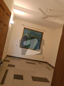 10 Marla Beautifull Location Upper Portion For Rent Bahria Town Phase 7