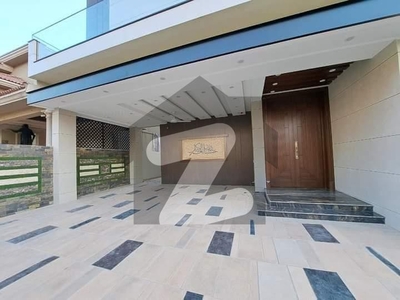 3 Kanal Triple Storey House Is Available For Rent In Gulberg 3 Gulberg 3