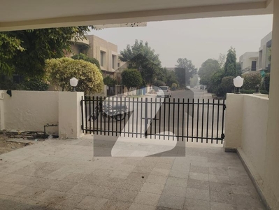 5 MARLA USED HOUSE FOR SALE IN VERY REASONABLE PRICE Bahria Town Safari Villas