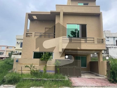 7 Marla Park facing House For Sale in Umer Block Bahria Town Phase 8 Umer Block