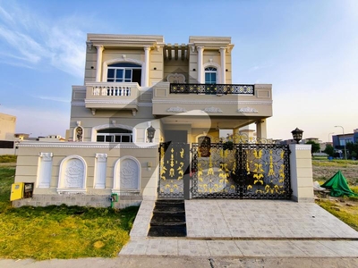 8-Marla Top Quality Superbly Designed Italian Villa On 100ft Road For Sale In DHA DHA 9 Town