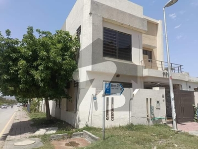Ali Block Boulevard Corner 5 Marla House For Sale Gass Installed Neat Clean Condition No crack No Same Bahria Town Phase 8 Ali Block