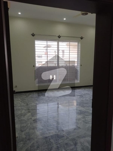 CDECHS...E17/3...1 Kanal upper portion for rent. E-17