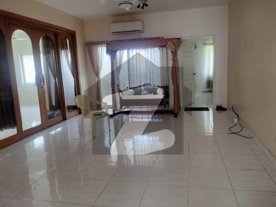 Chance Deal 4 Bedroom Prime Location Flat Is Available Clifton Block 3
