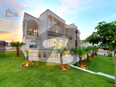 Classical Corner House With Huge Lawn Near Future World School Bahria Town Phase 8