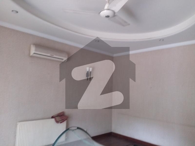 COMMERCIAL BUILDING FOR RENT IN MAIN BOULEVARD GULBERG III LAHORE Gulberg 5
