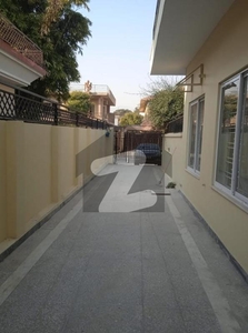 F-10 Separate Gate Upper Portion Available For Rent Beautiful Location F-10
