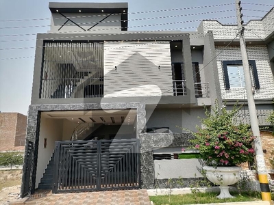 Facing Park House For sale Is Readily Available In Prime Location Of Samundari Road Samundari Road