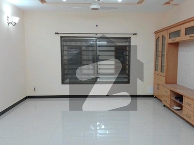 977 Square Yard 6 Bedroom House For Rent In F-6, Islamabad. F-6