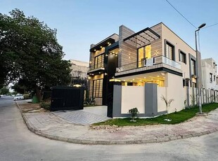 Corner Luxurious Designer 12 Marla Brand New House with Basment For Sale in Bahria Town Lahore