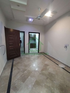 1 Flat For Rent In Main Market Gulberg 2 Lahore