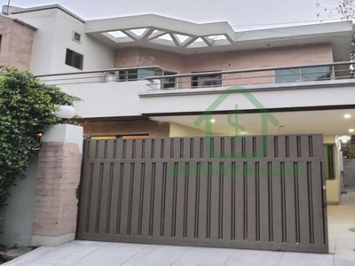 12 Marla Full House For Rent In Sarwar Road Main Cantt Lahore