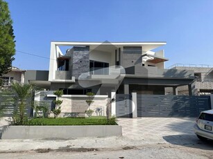 1 kanal (60x100) 666 sq yards Tripple story Brand new House for sale in F-7/1 Islamabad F-7/1