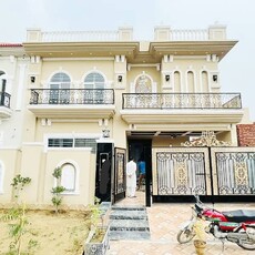10 Marla Brand New Modern House For Sale In Paragon City