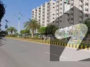 Invester Price , CDA Approved , Furnished Monthly Rental Value , ( 130000 + ), 2 Mints Drive From Main GT Road , On Main Gulberg Expressway , 4 Bed Luxury Apartment For Sale In A Big And Best Diamond Mall And Residency , Gulberg Diamond Mall & Residency