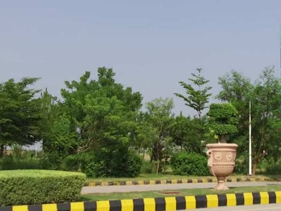 1 kanal Developed & Possession Main Boulevard Back Plot Available for Sale In Gulberg Islamabad