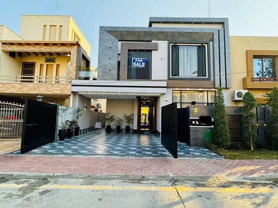 10 MARLA DESIGNER HOUSE FOR SALE IN JANIPER BLOCK SECTOR C BAHRIA TOWN LAHORE