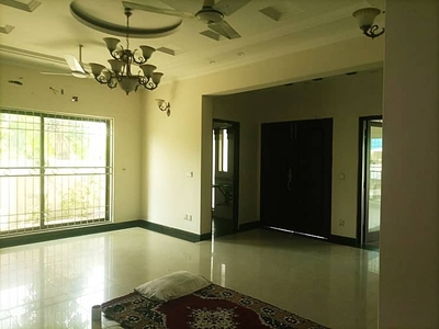 10 Marla Slightly Used Stunning Bungalow For Sale
