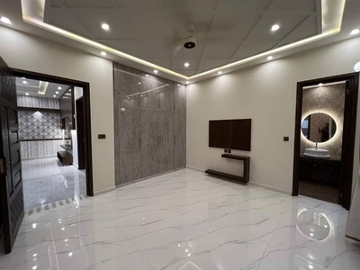 9 MARLA LUXURY HOUSE FOR SALE IN ABDULLAH GARDEN AYESHA BLOCK EAST CANAL ROAD FAISALABAD