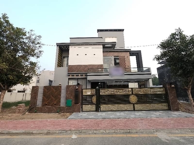 Gorgeous Prime Location 10 Marla House For sale Available In Bahria Town - Janiper Block