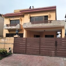 Prime Location 1 Kanal House For sale Available In E-11