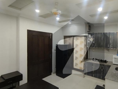 1 BED FULLY LUXURY AND FULLY FURNISH IDEAL LOCATION EXCELLENT FLAT FOR RENT IN BAHRIA TOWN LAHORE Bahria Town Sector C