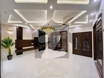 10 Marla Upper Portion on Beautiful Location For Rent in Bahria Town Lahore Bahria Town Overseas A