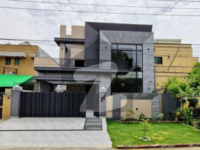 10 Marla With Basement Near Gold Crest Mall 100% Original Pics Ultra Modern House For Sale In DHA DHA Phase 4 Block EE