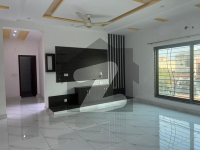 1.5 Kanal Upper Portion Available For Rent Johar Town