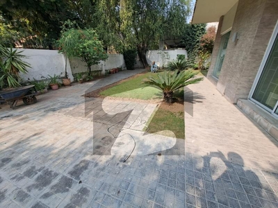 3 BEDROOM | FRONT GARDEN | FULLY RENNOVATED F-7