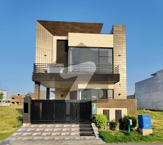 5-Marla 100% Original Pics Ultra Modern Stunning Villa Facing Huge Park For Sale In DHA DHA 9 Town Block A