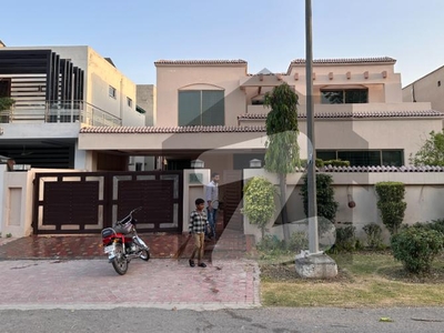 A Beautiful 1 Kanal House Is Available For Rent In PHASE 3 DHA, Lahore. DHA Phase 3