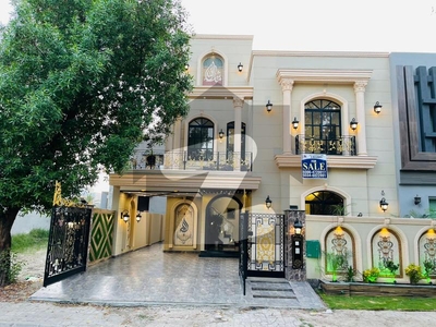 A BEAUTIFUL 10 MARLA SPINSH HOUSE FOR SALE IN IRIS BLOCK SECTOR C BAHRIA TOWN LAHORE Bahria Town Iris Block