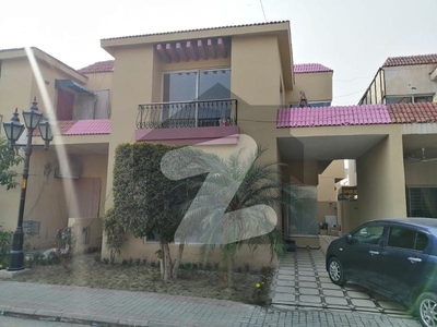 A BEAUTIFUL 5 MARLA HOUSE FOR SALE IN SAFARI VILAS SCTOR B BAHRIA TOWN LAHORE Bahria Town Safari Villas