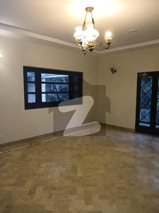 ONE KANAL BEAUTIFULL HOUSE AVALIABLE FOR RENT IN DHA PHASE 4 DHA Defence