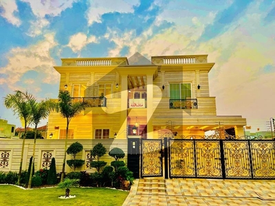 ONE KANAL BEAUTIFULL HOUSE WITH BASEMENT AVAILABLE FOR RENT IN DHA LAHORE DHA Phase 6